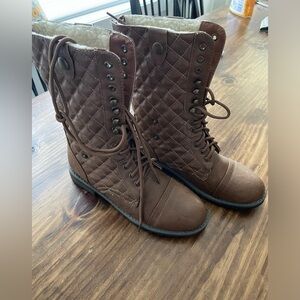 Women's size 7.5 glaze boots